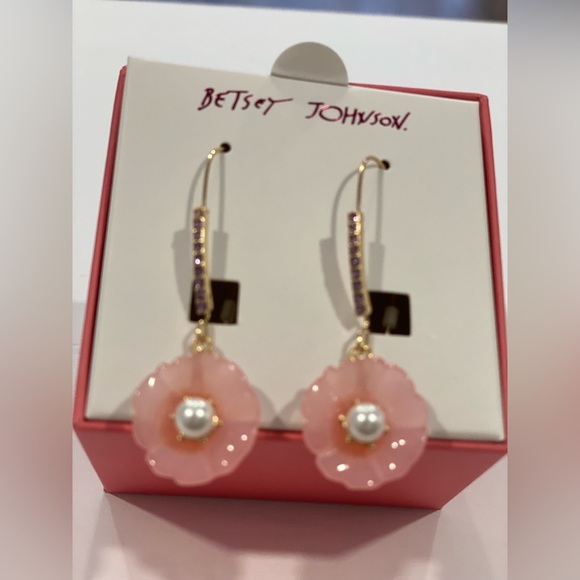 New in Box Betsey Johnson Pink Flower Earrings - Picture 2 of 5